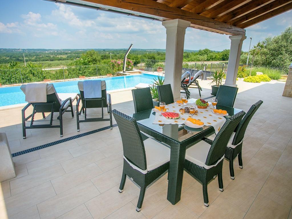 Luxurious Villa With Swimming Pool In Sveti Lovrec Selina ภายนอก รูปภาพ